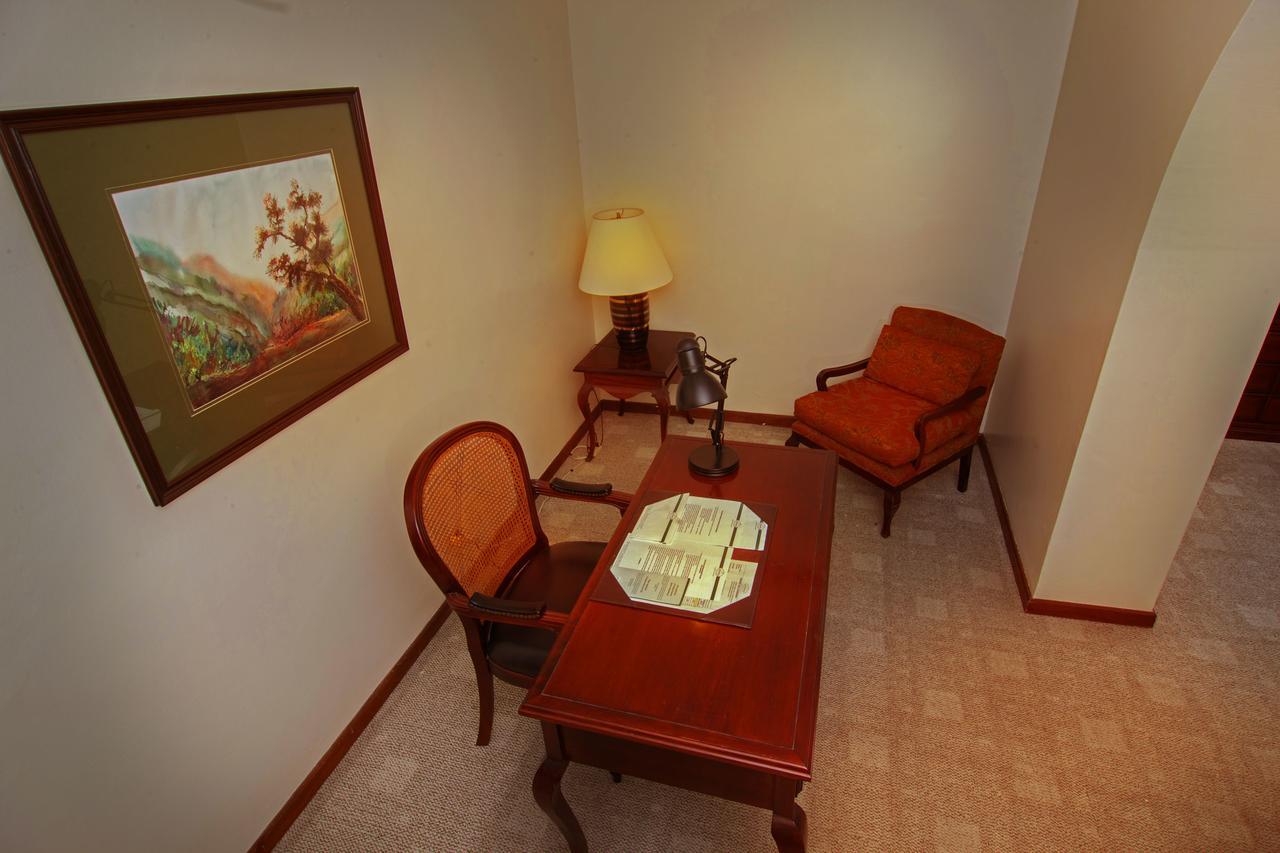 Hotel Selina Quito Esterno foto