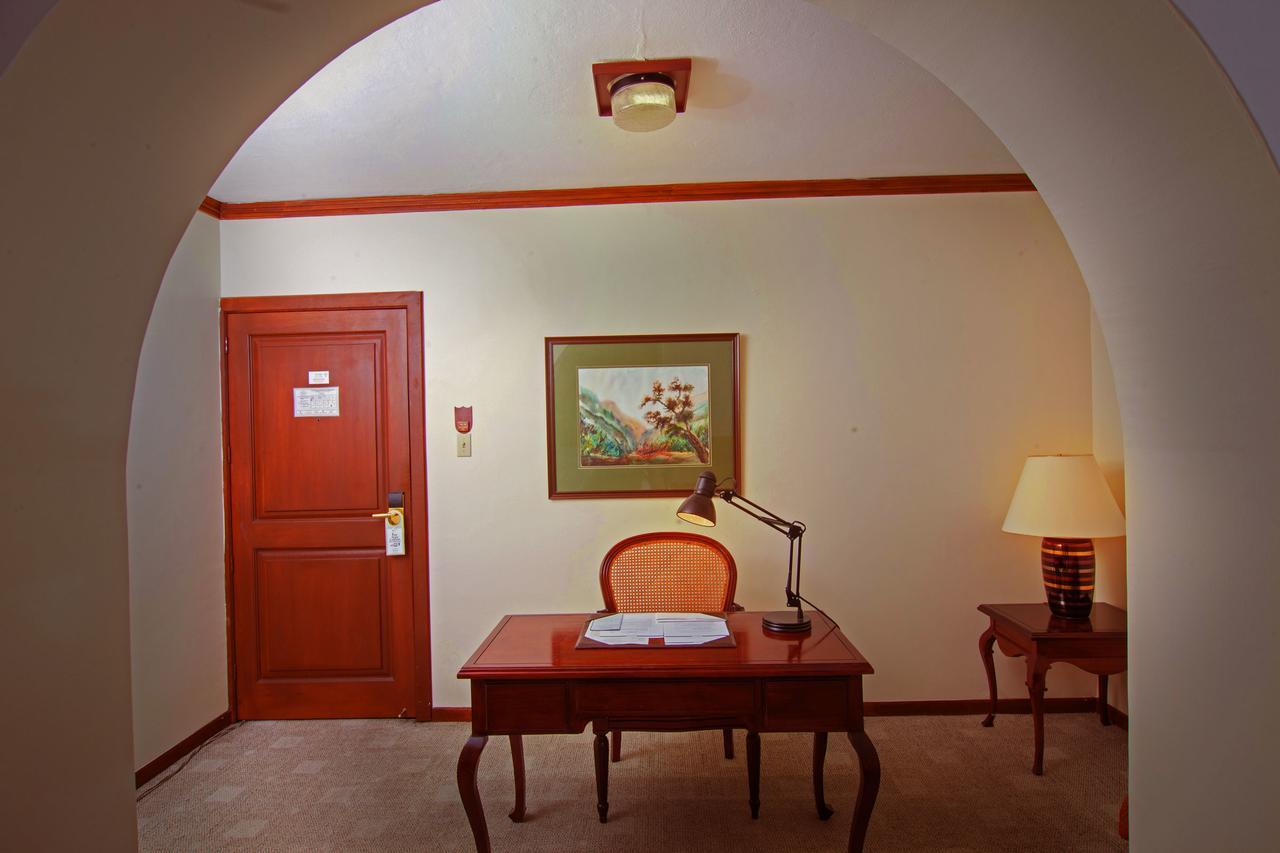 Hotel Selina Quito Esterno foto