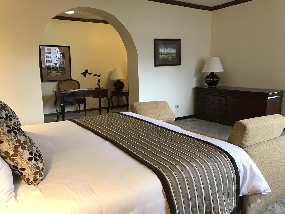 Hotel Selina Quito Esterno foto